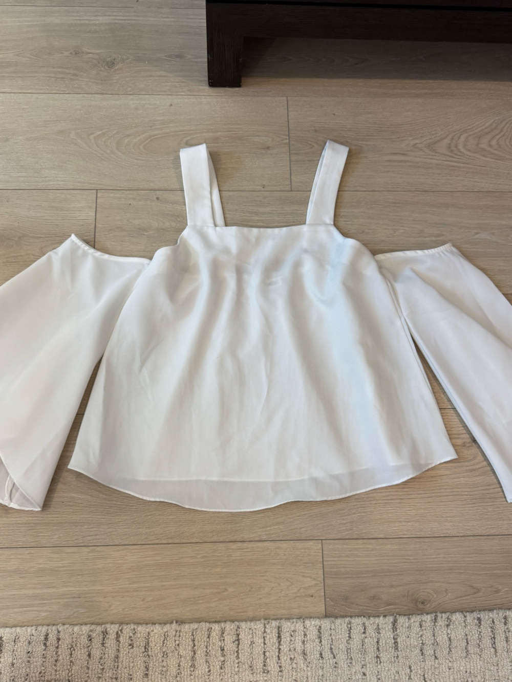 lei White Off-Shoulder A-Line Top with Straps